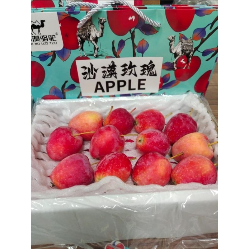 

BUAH STRAWBERRY APEL SUPER PREMIUM GIFT BOX -+1,5 KG