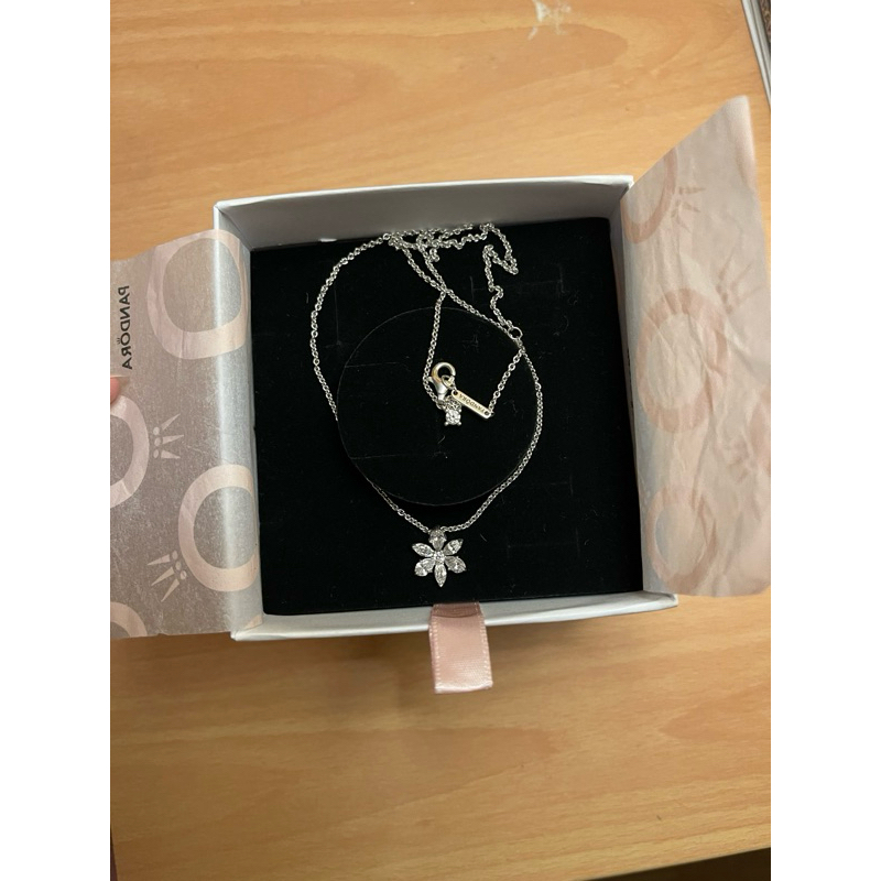 Pandora - Sparkling Herbarium Cluster Pendant Necklace - 45 (Preloved)