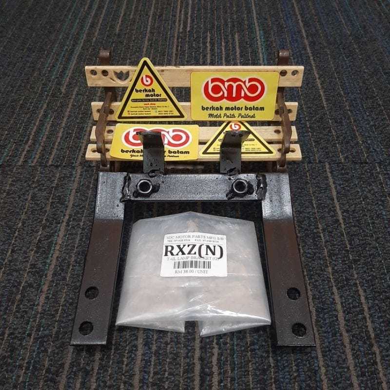 Yamaha RXZ Catalyzer New Baru breket braket bracket lampu belakang lampu stop tail