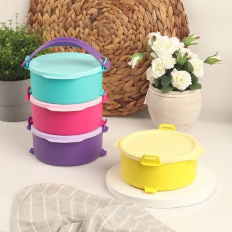 Small Click To Go Round Tupperware