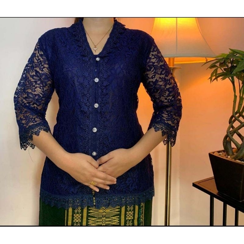 Atasan Brokat model Kartini kancing depan renda bordir keliling cantik dan menarik