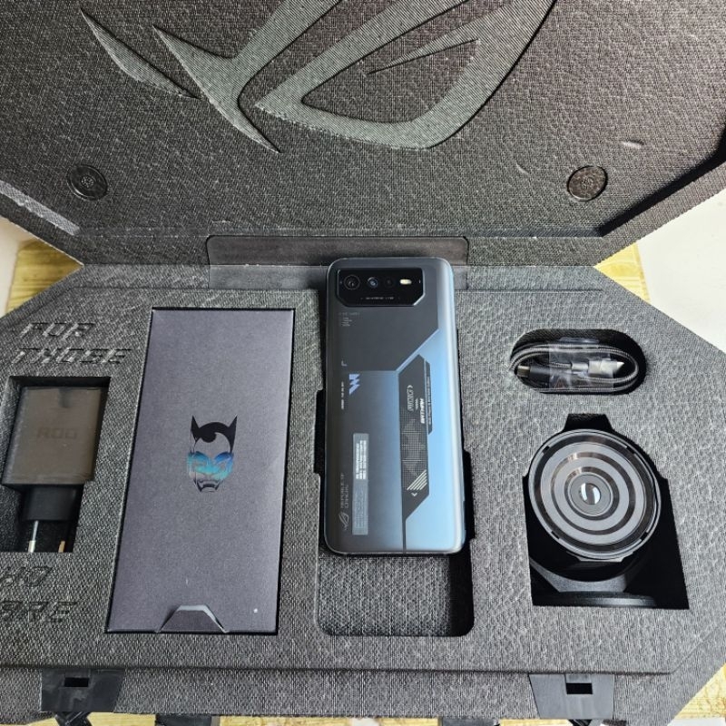 ASUS ROG PHONE 6 5G 12/256 GB batman edition