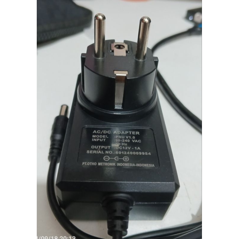 Adaptor DC 12V 1A