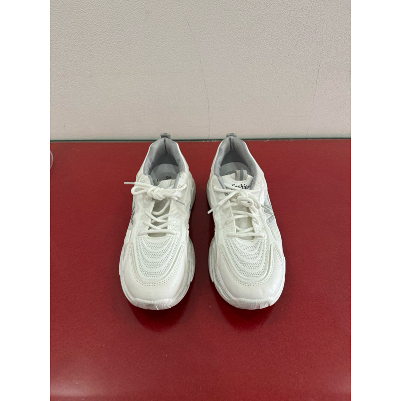 Sepatu Sneaker DNY Olahraga Cewek Putih