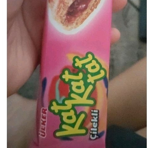 

Kat Kat ulker dengan selai strawberry atau cilekli asli dari Turki