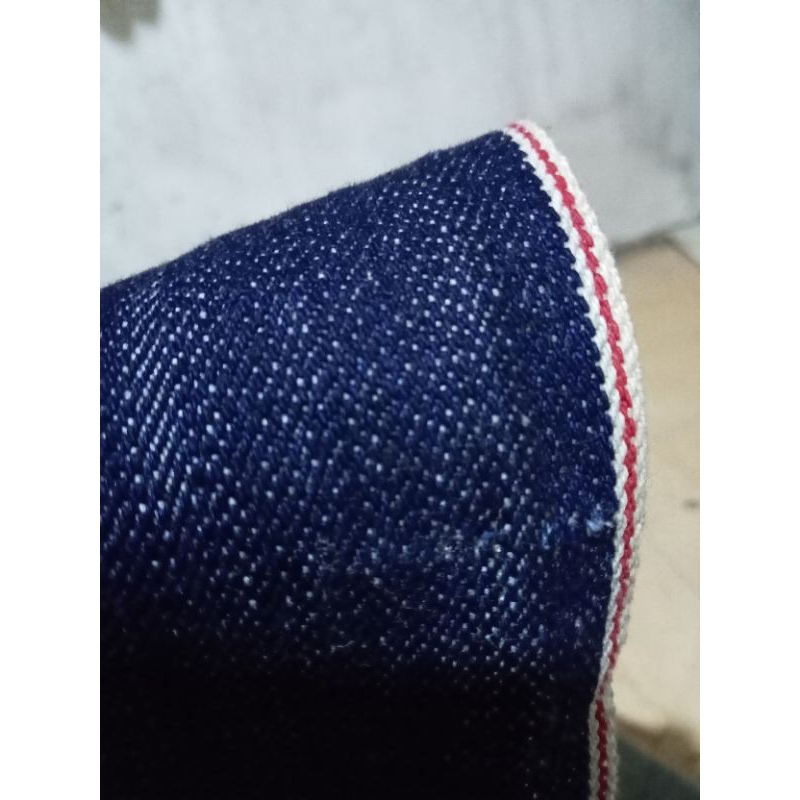 unsanforized RAW DENIM non scretch.