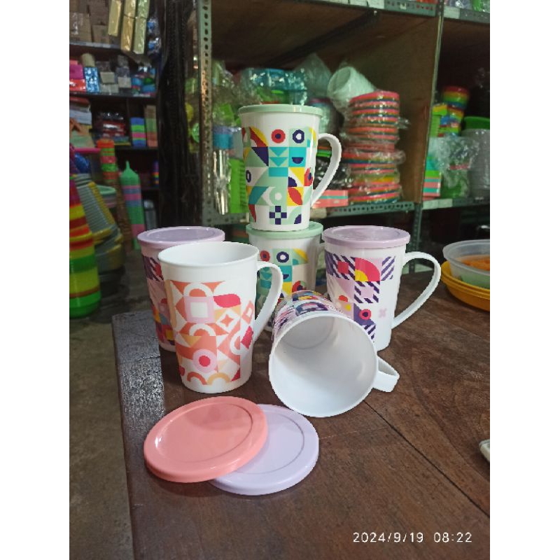 Gelas tutup, Gelas plastik, Mug tutup, mug biggy