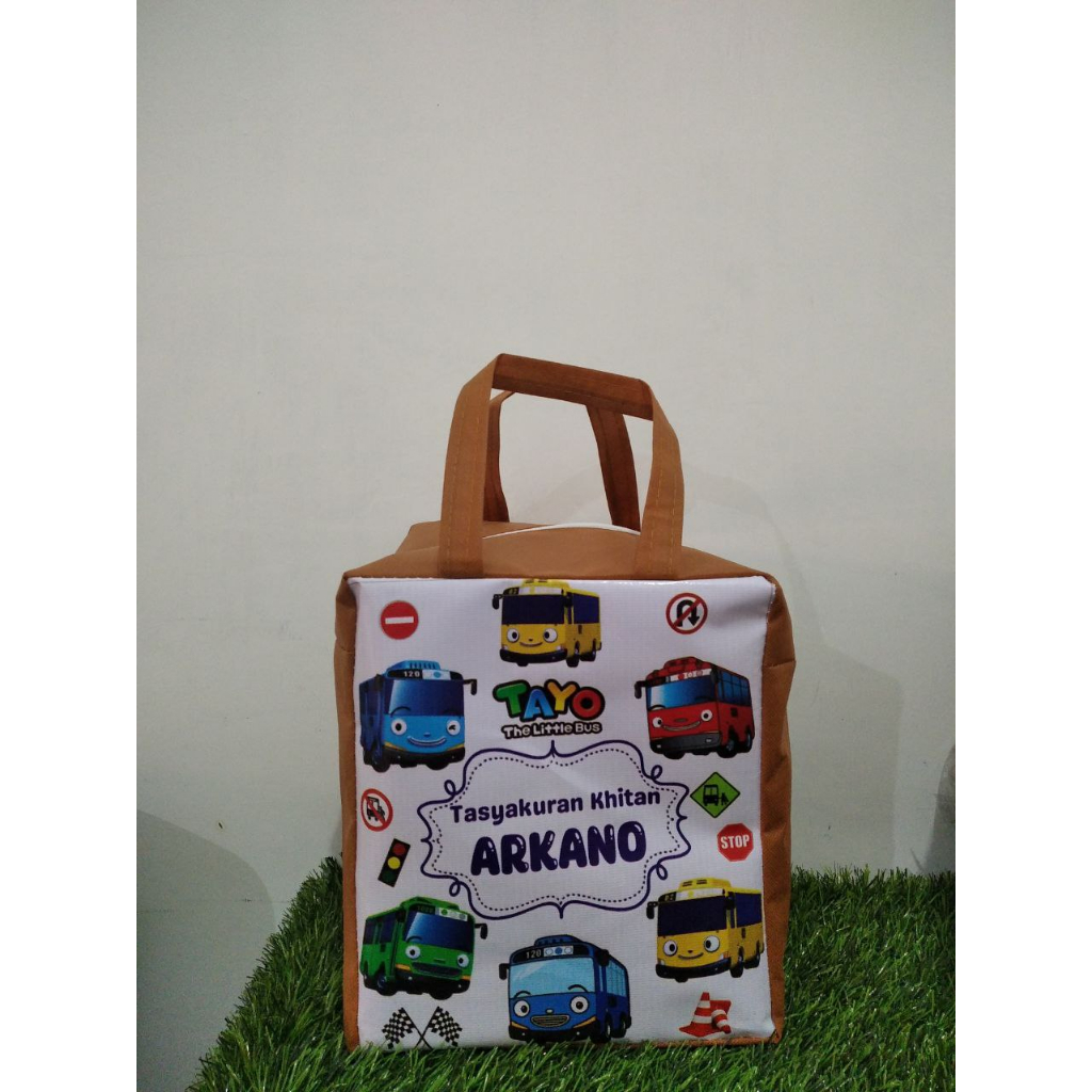 

Tas souvenir ultah/Tas Ultah Resleting/Goodiebag Ultah Murah Uk.24 x 22 x 25 (muat dus 22 x 22)