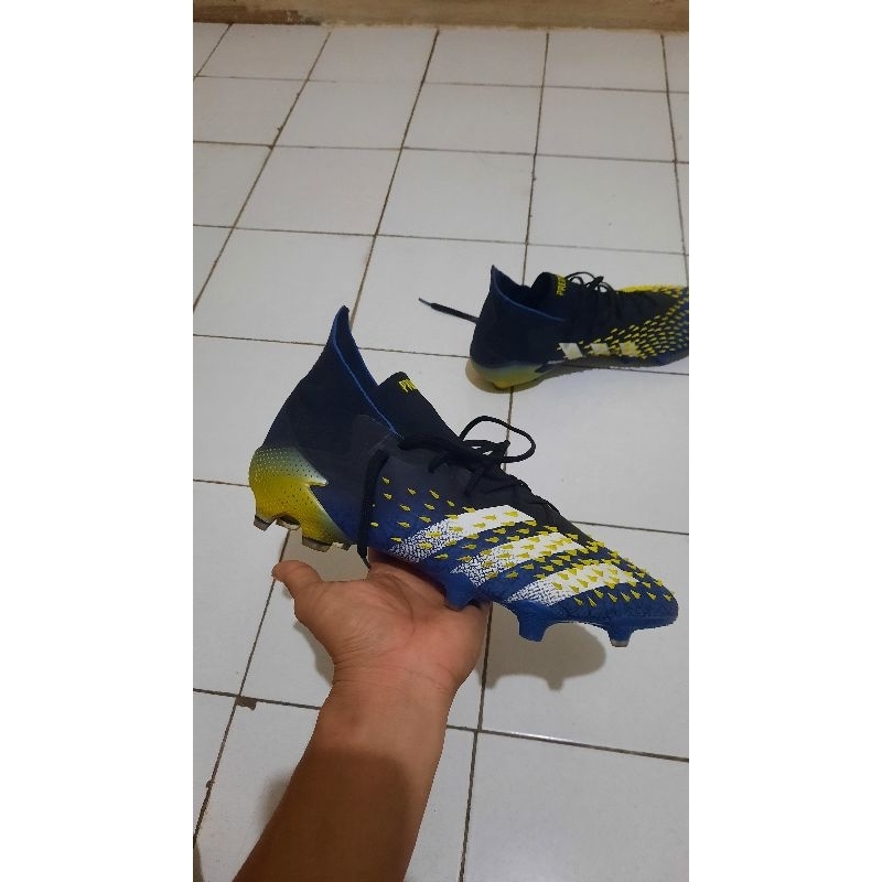 SEPATU BOLA - ADIDAS PREDATOR FREAK .1 FG ORIGINAL FY0743 (SECOND)