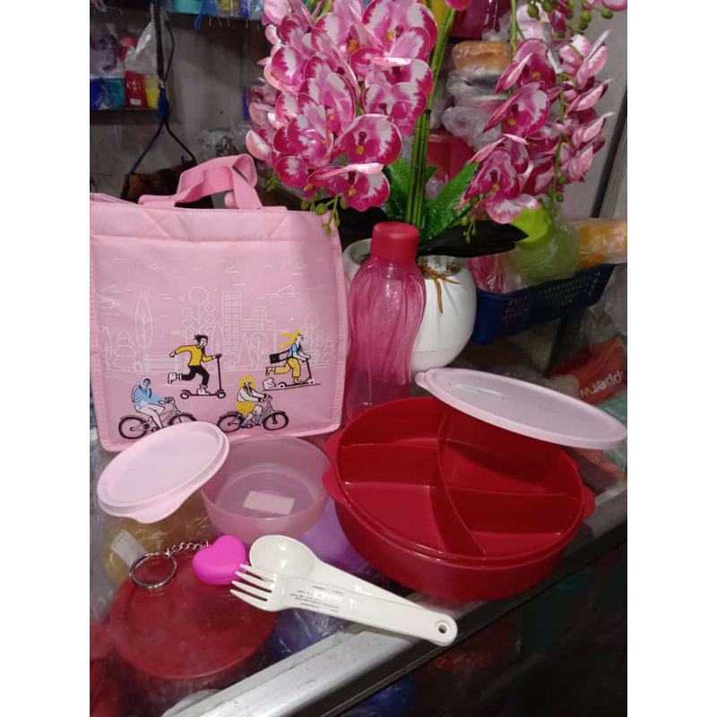 Set Lunch Box Tupperware Gratis Sendok