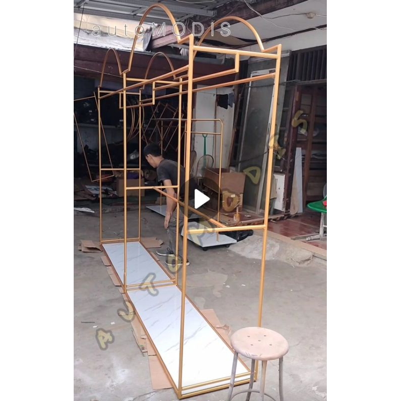 GAWANG HANGER GANTUNGAN BAJU DISPLAY ETALASE PAJANGAN EMAS CUSTOM TIANG JUALAN RAK JUALAN STANDING M