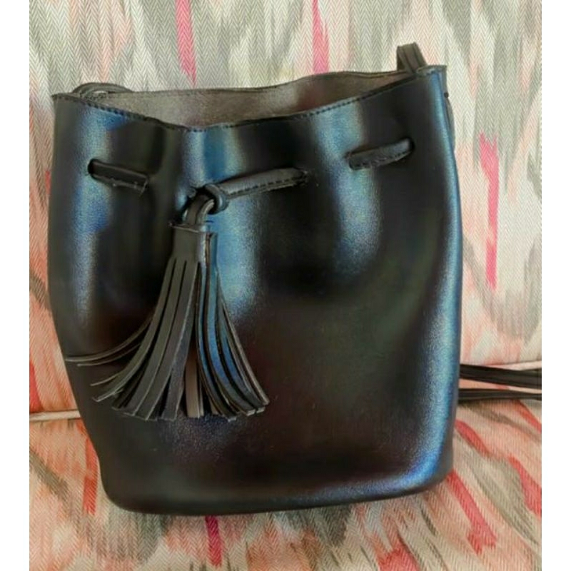 Preloved Tas miniso / Tas selempang / Tas serut selempang miniso