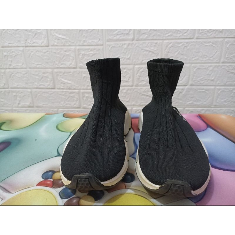 Sepatu Balenciaga