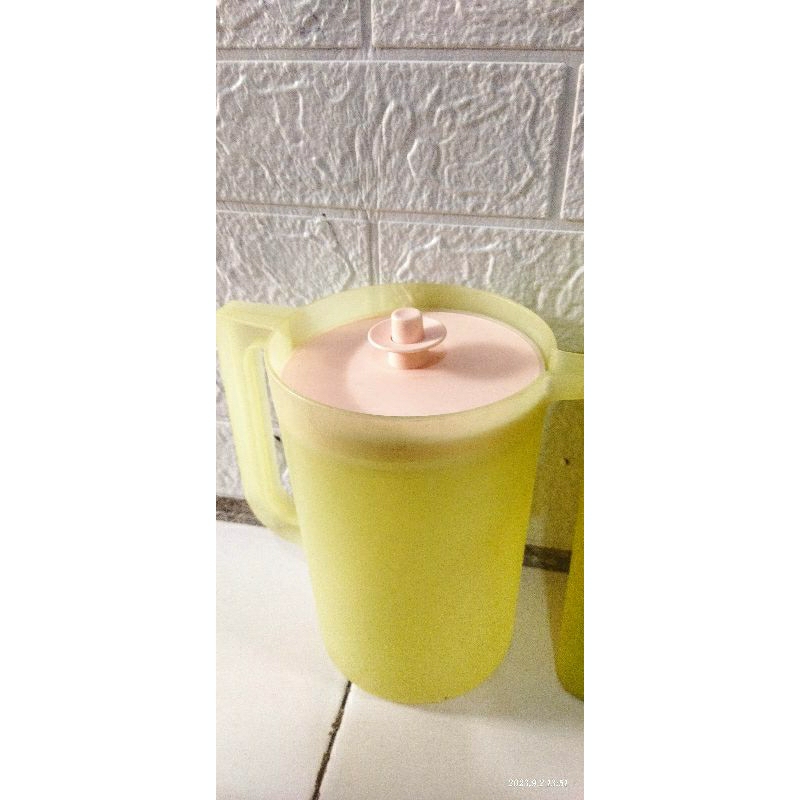 TEKO/JUG/PITCHER 2 L TUPPERWARE SECOND