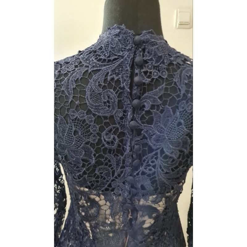 Kebaya Tunangan Perkawinan Modern Biru Dongker Variasi 05 dengan Bustier