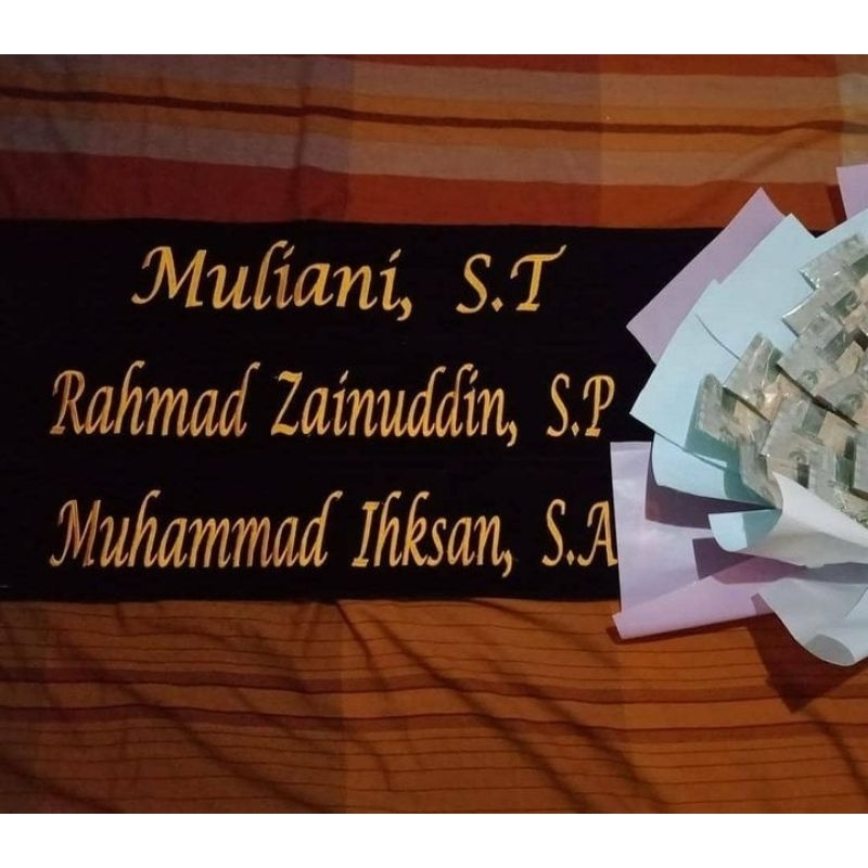 (1HARI JADI)Selempang  Wisuda Bordir Komputer Bahan Baldu Tanpa Pinggiran