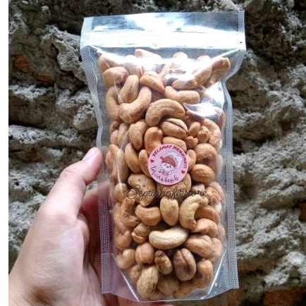 

kacang Mede utuh 250 gram matang