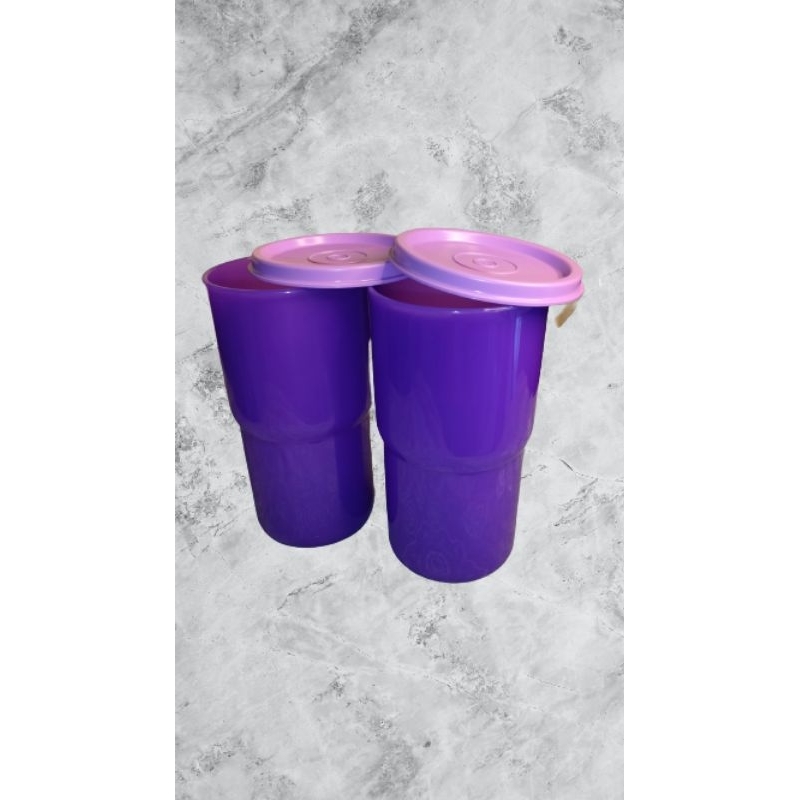 Gelas Tupperware dengan tutup rapat warna ungu 500ml