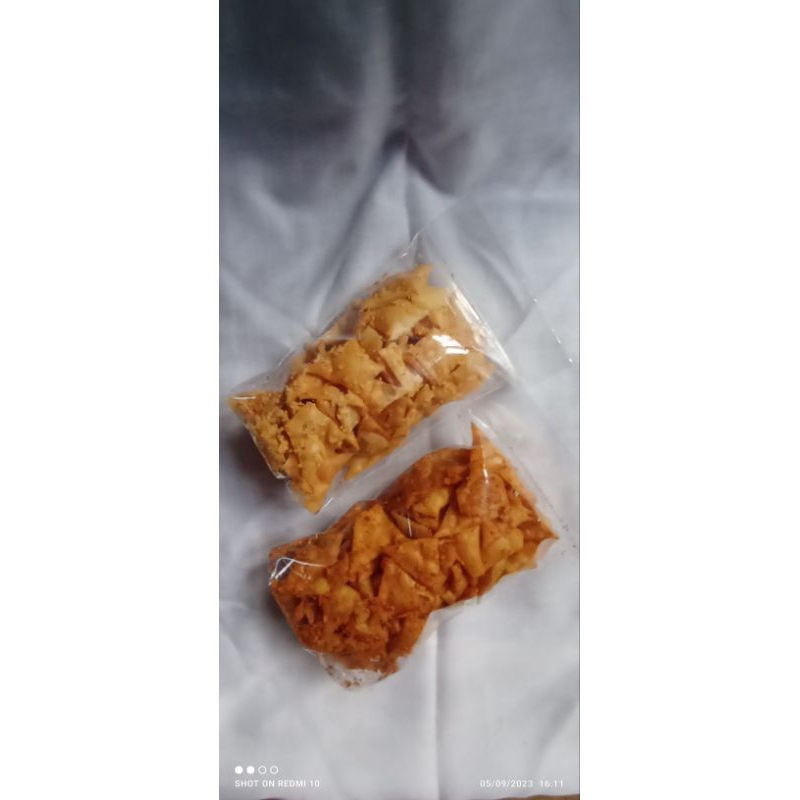 

Keripik pangsit