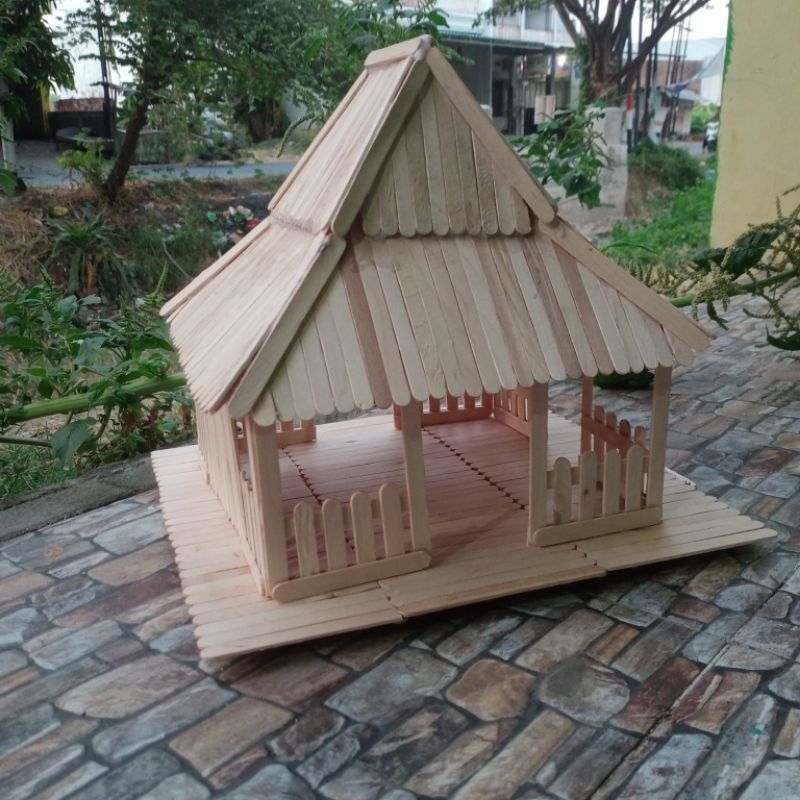 miniatur rumah joglo Situbondo adat Jawa Timur dari stik es krim