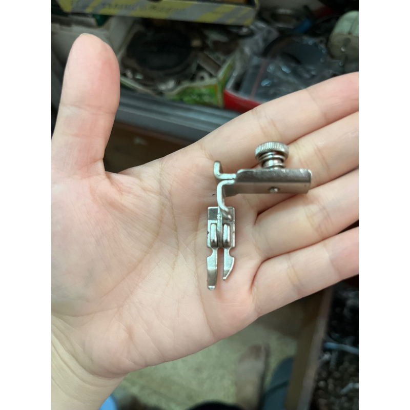 SEPATU RESLETING KIRI KANAN MESIN JAHIT MANUAL