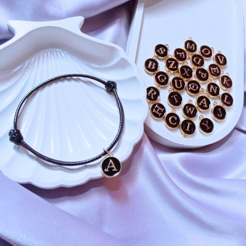 ( Beerrysaa ) GELANG HURUF CHARM GANTUNG HITAM GOLD #dpn | Gelang epoxy | Gelang huruf inisial nama 