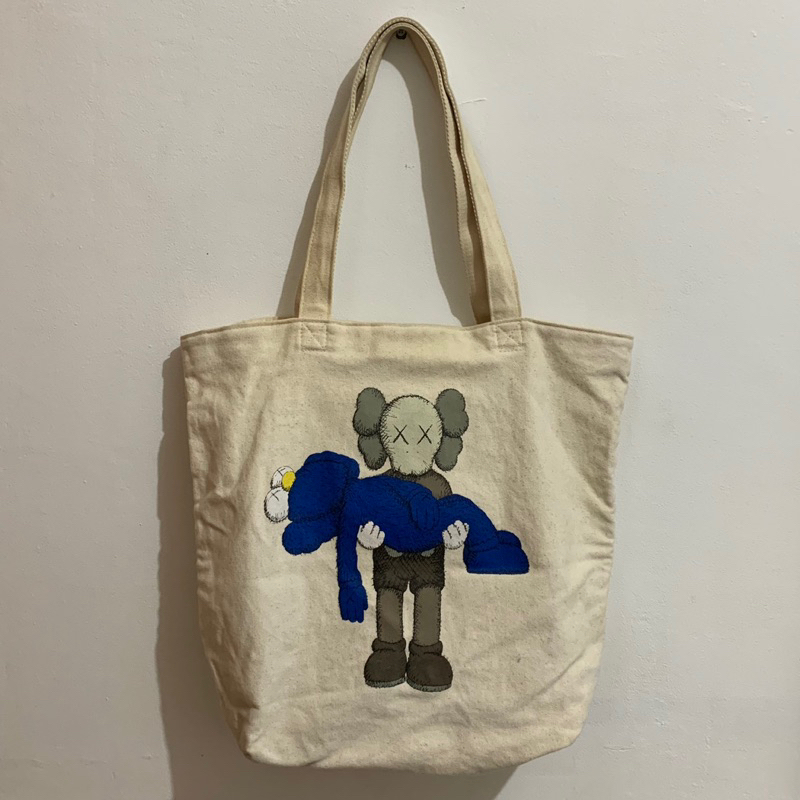 Uniqlo UT x Kaws 2019 Cream Canvas Tote Bag | Tas Tote Bag Kanvas Motif Simple Multifungsi Unisex Pr