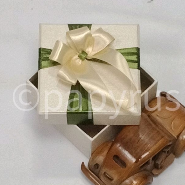 

PAPYRUS 10x10 Tinggi 5cm Kotak Kado Gift Box Hadiah V2