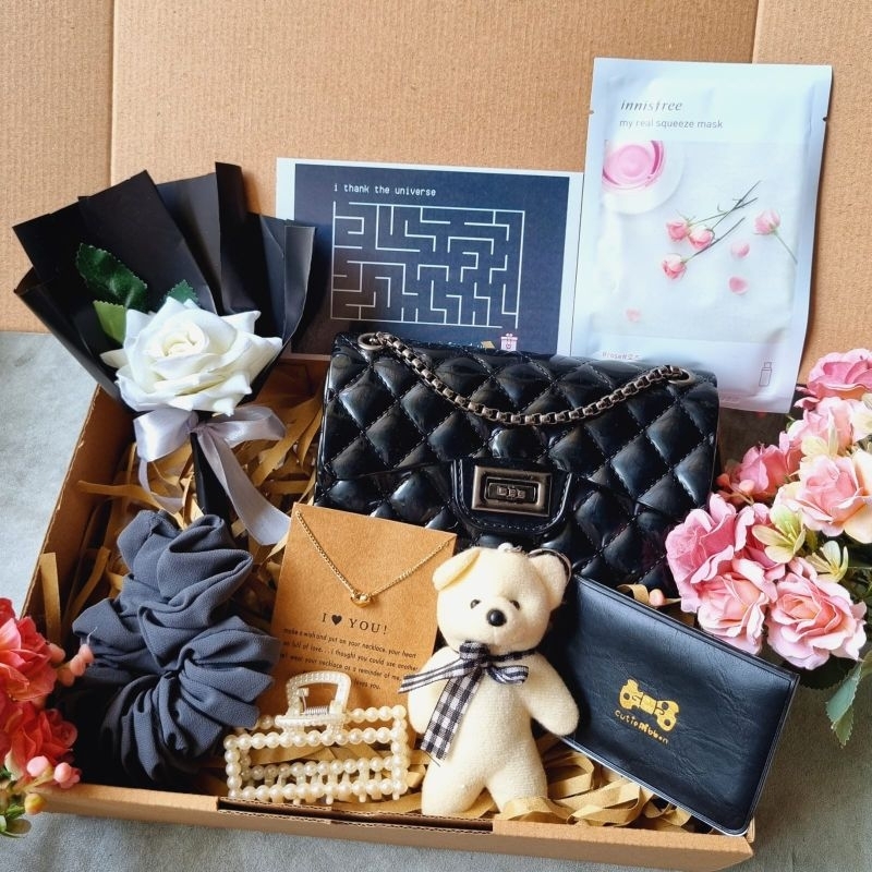 

Kado Tas Cewek / Hadiah Cewek / Hampers Ulang Tahun