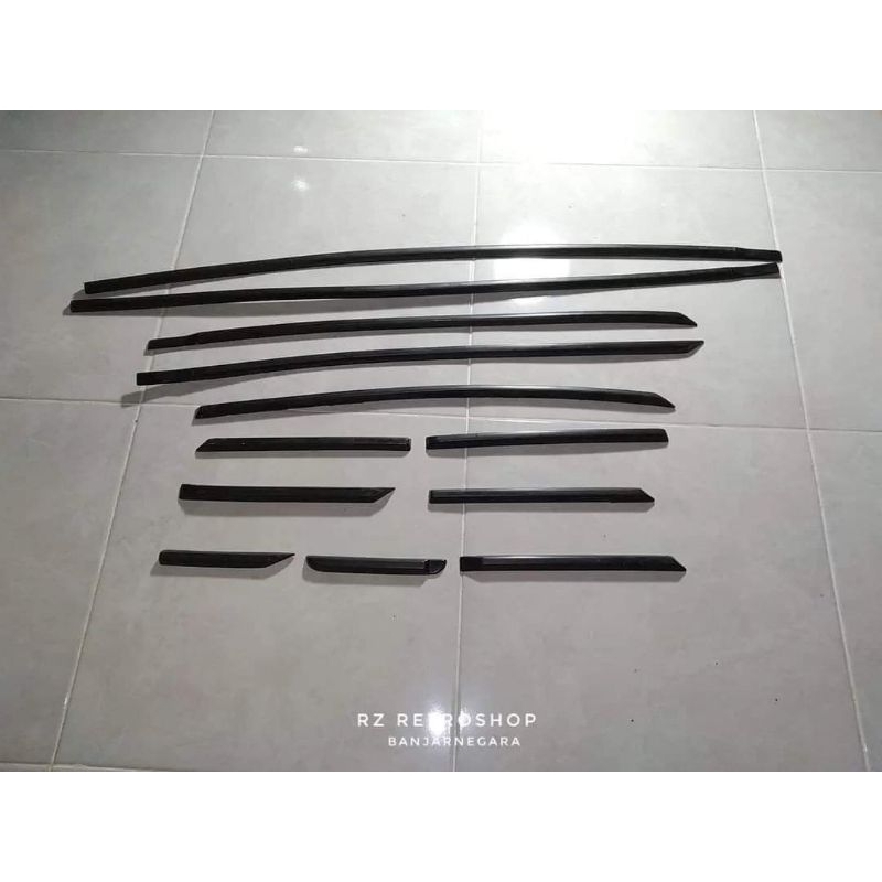 lis Body Corolla DX 1980 1981 molding body