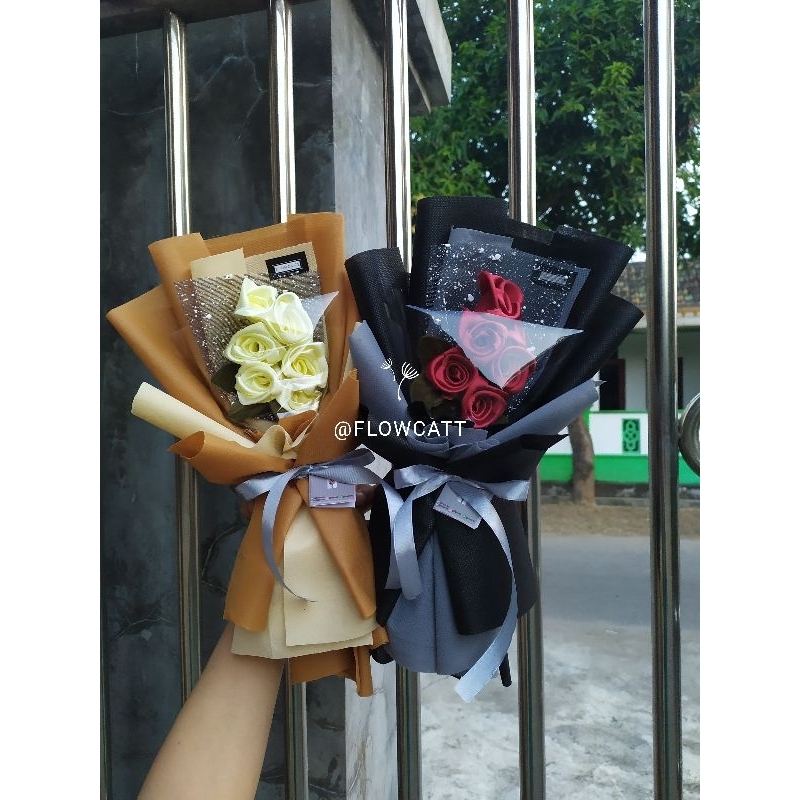 Buket Bunga/ Bucket Bunga/ Bucket Satin + Tile / Buket Bunga Wisuda / Bucket Bunga Wisuda