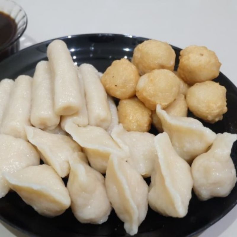 

PEMPEK CAMPUR ISI 30 PC PEMPEK PALEMBANG IKAN TENGGIRI CIKMAY
