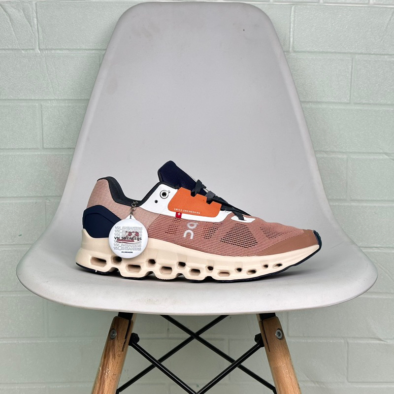 Sepatu On Cloud Stratus Orange