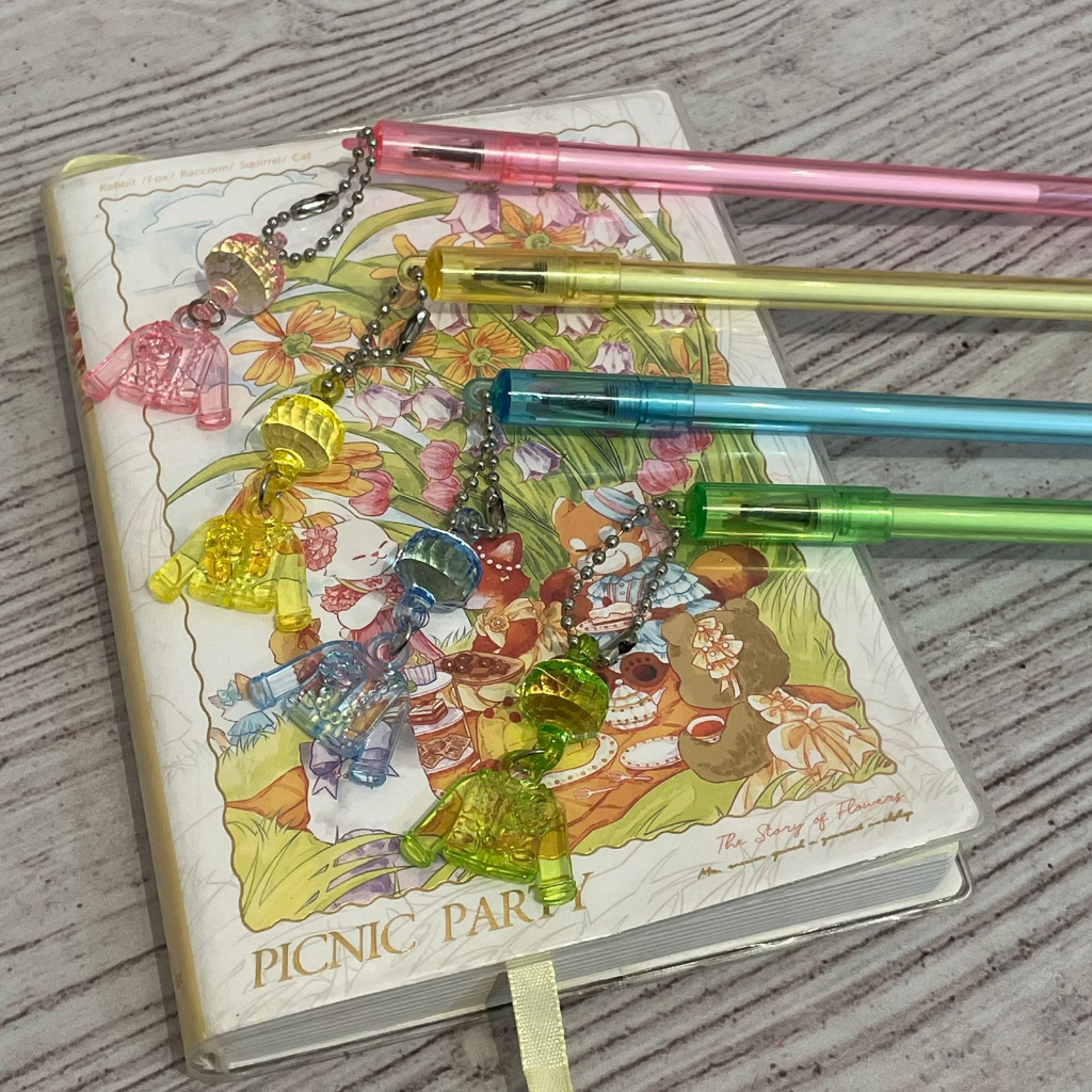 

Pulpen Gantungan Baju Kristal Bening Super unik tinta hitam Erasable / Bolpen Gantungan Baju V2 lucu imut Alat Tulis Sekolah Anak Kekinian Stationary Fancy Ready grosir dan COD