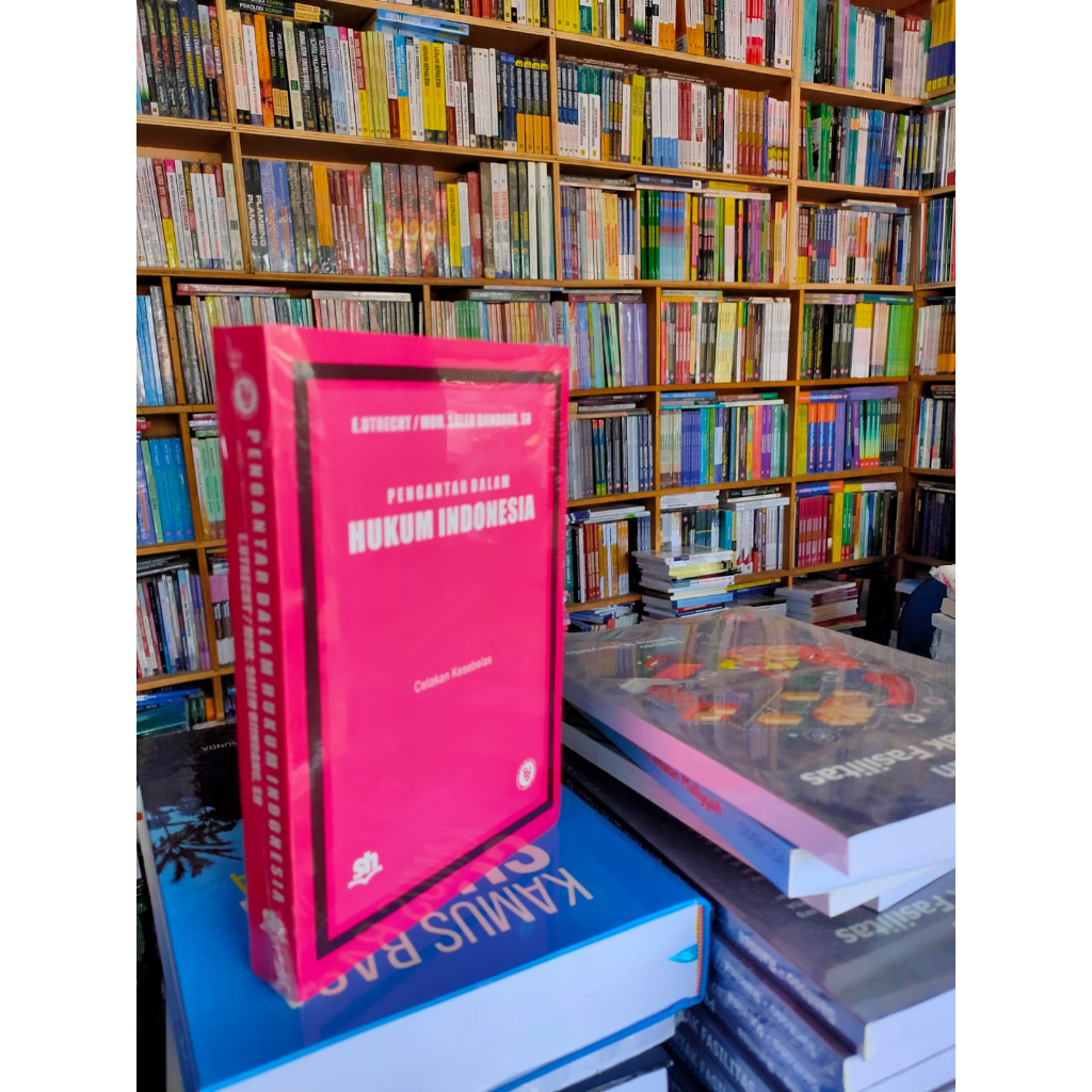Buku Pengantar Dalam Hukum Indonesia - E.UTRECHT