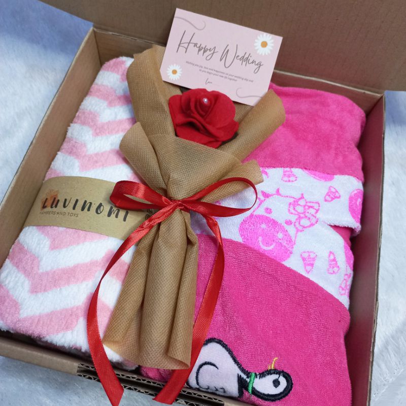 

Hampers handuk kimono motif untuk kado pernikahan anniversary ulangtahun graduation dll