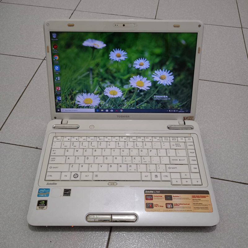Laptop Merek Toshiba Satelite L745, Window 10 + Office- Processor Intel Core i5-2410m  2.3GHz- VGA N