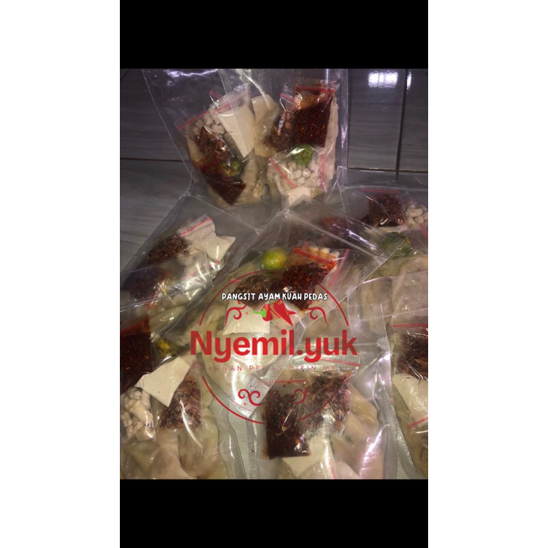 

PANGSIT AYAM KUAH PEDAS by. Nyemil.yuk