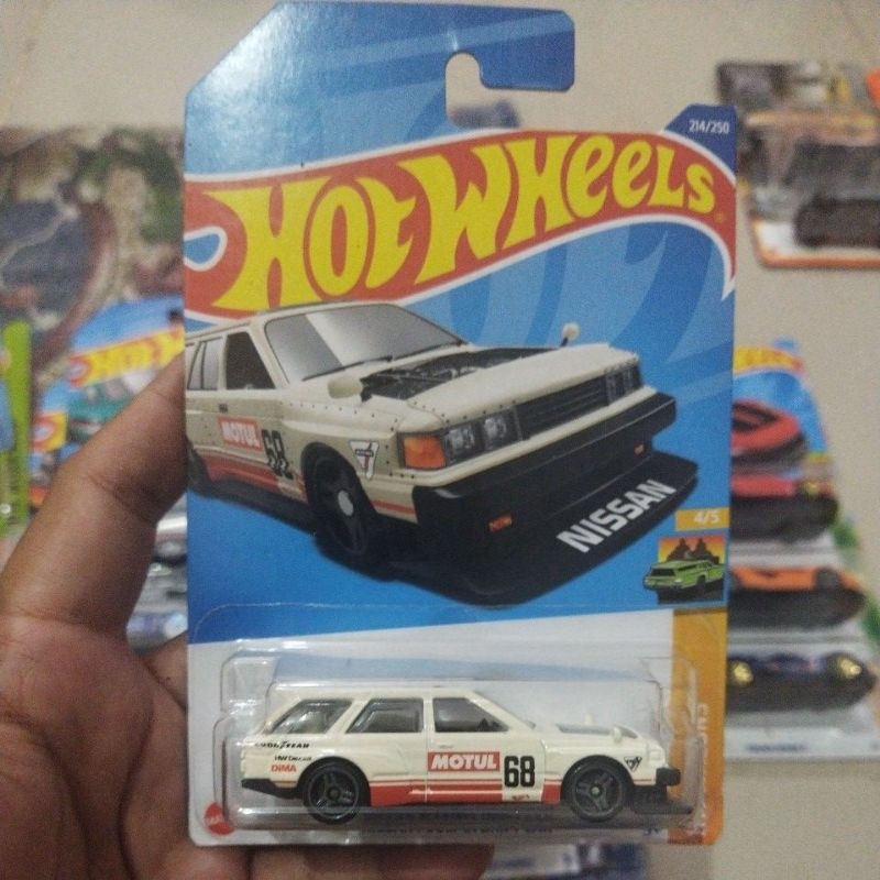 Hot Wheels Nissan Maxima Putih