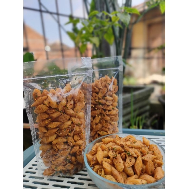 

Kulit lumpia pedas gurih daun jeruk