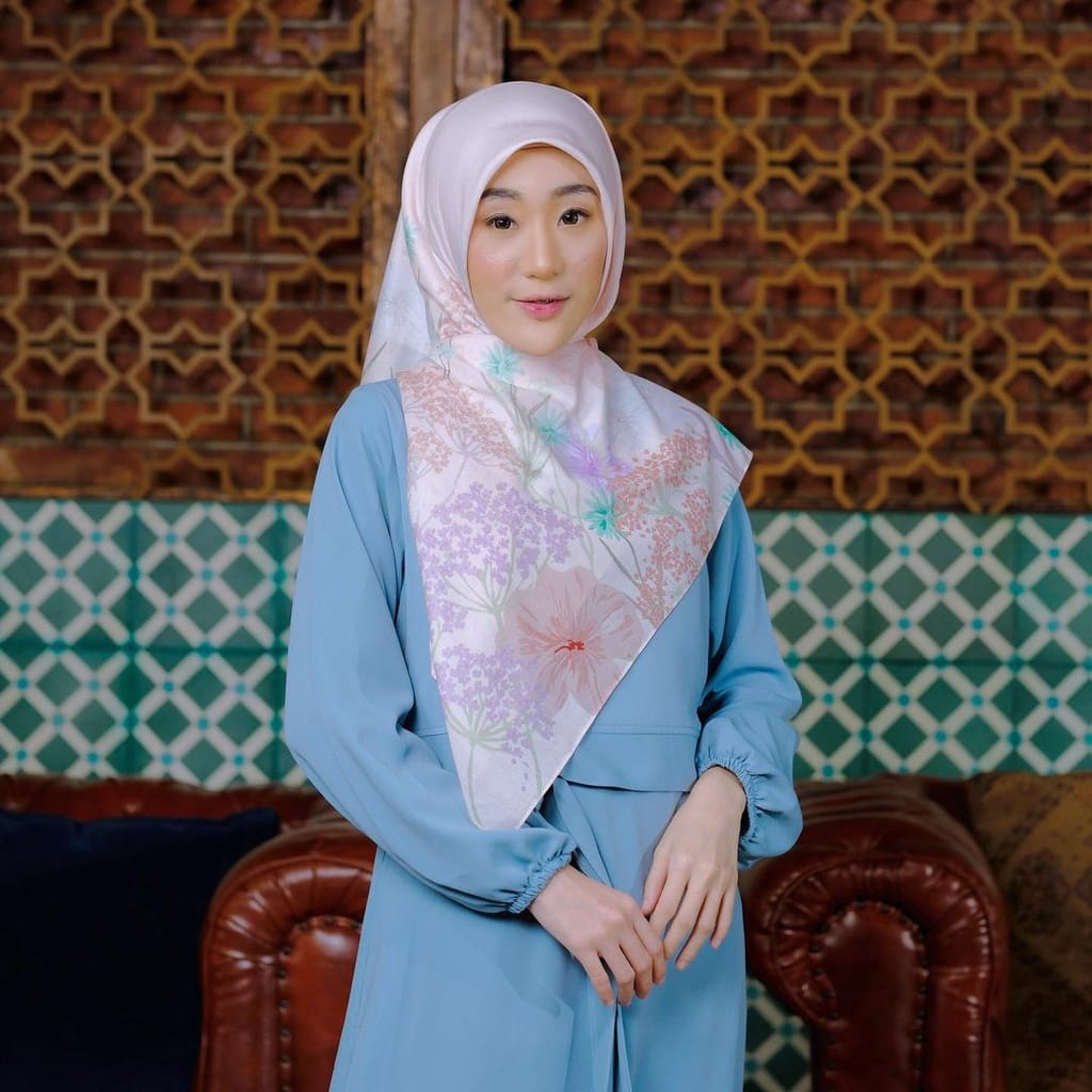 Zoya - Hijab Segi Empat Azqila Autum Scarf By Zoya X Larissa Chou
