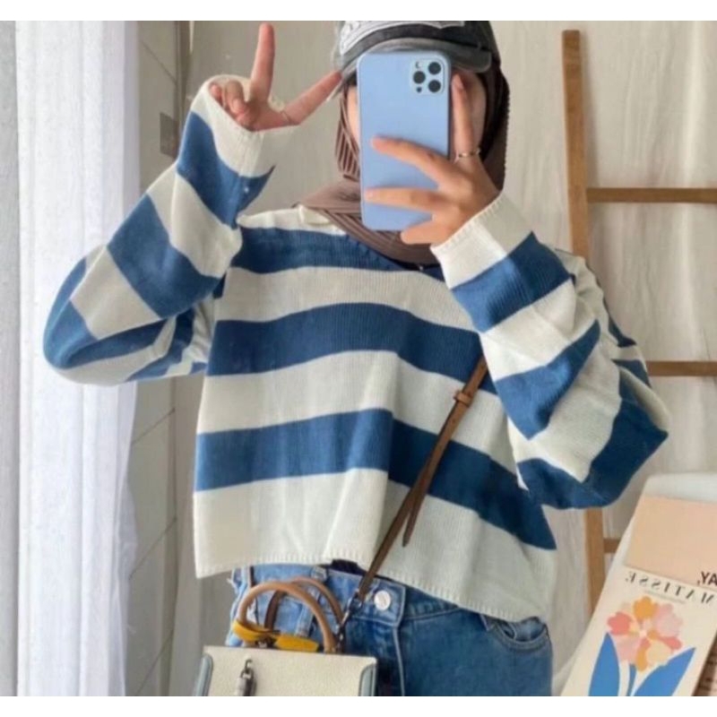 Sweater crop top blaster strip