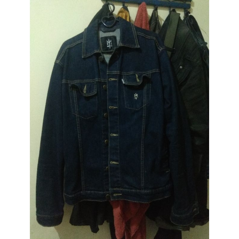 Jaket denim maternal disaster