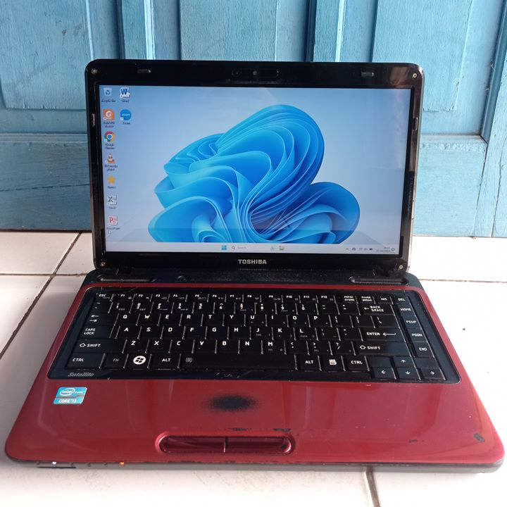 Laptop Toshiba L745 Warna Merah Intel Core i3 SSD 128GB RAM 4GB