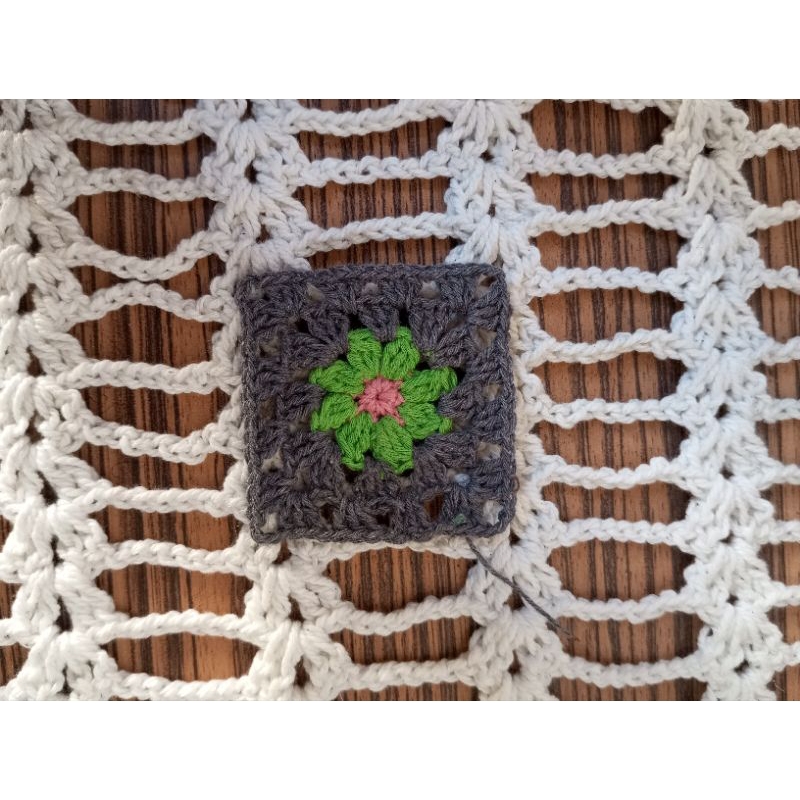 crochet daisy granny square