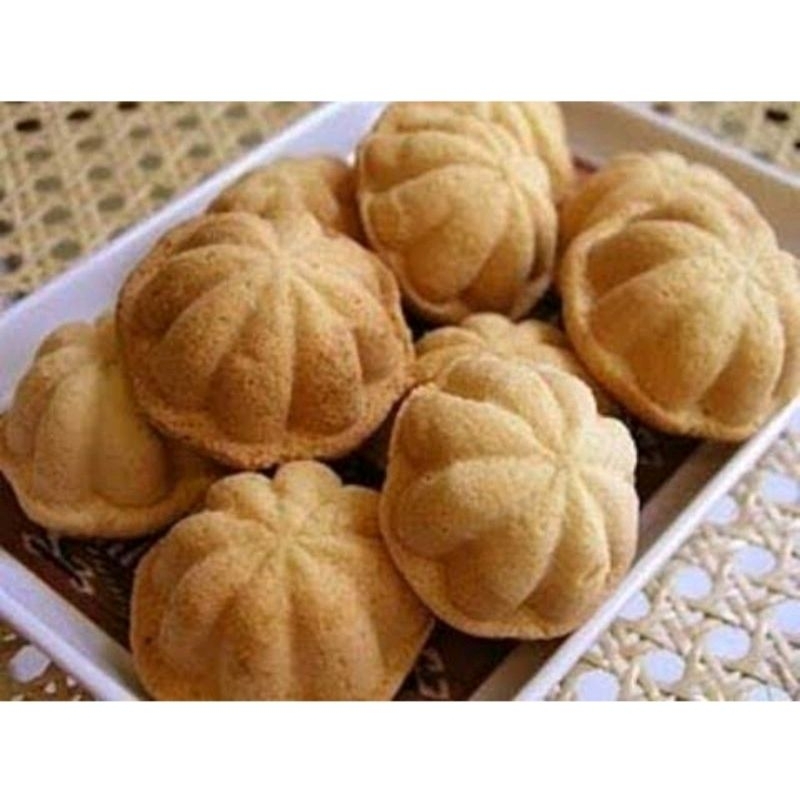 

KUE CUBIT/KUE KERING/BOLU KIJING KEMASAN BOX PLASTIK