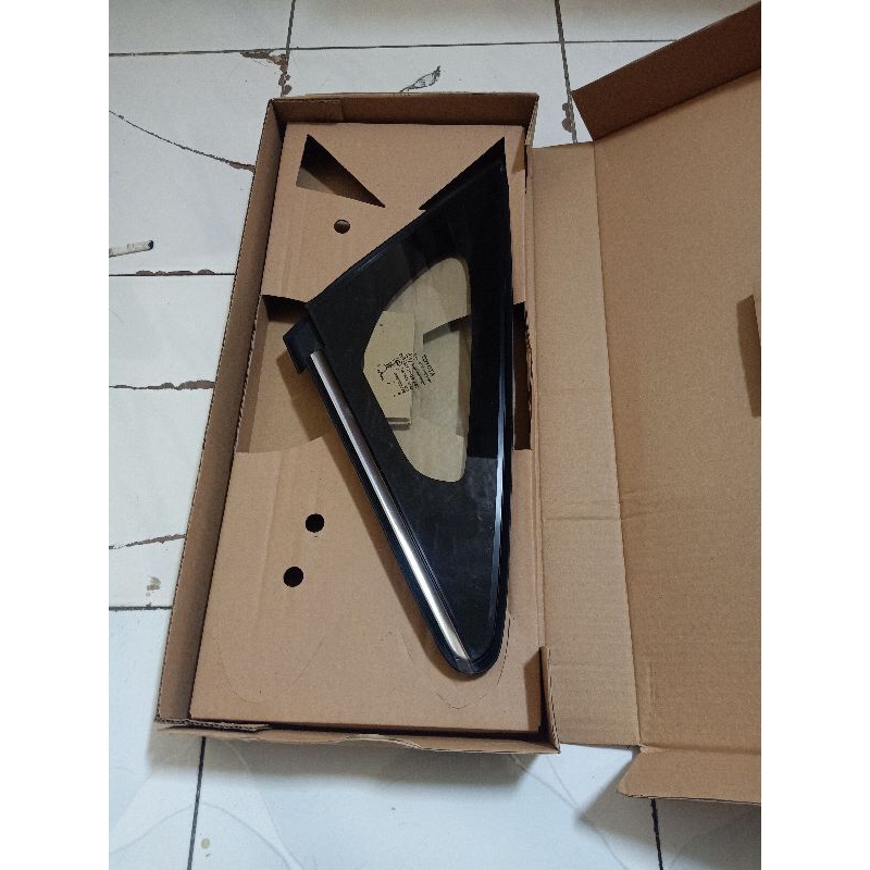 Kaca Segitiga fender samping Innova VENTURER original