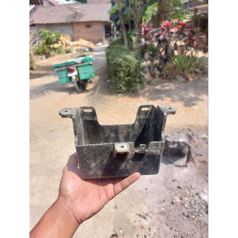 Box Aki Tempat Aki Wadah Aki Ninja 250 Karbu Original