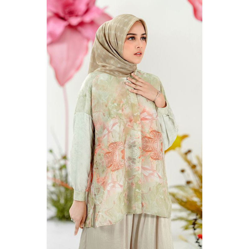 Blouse Buttonscarves X Ria Miranda