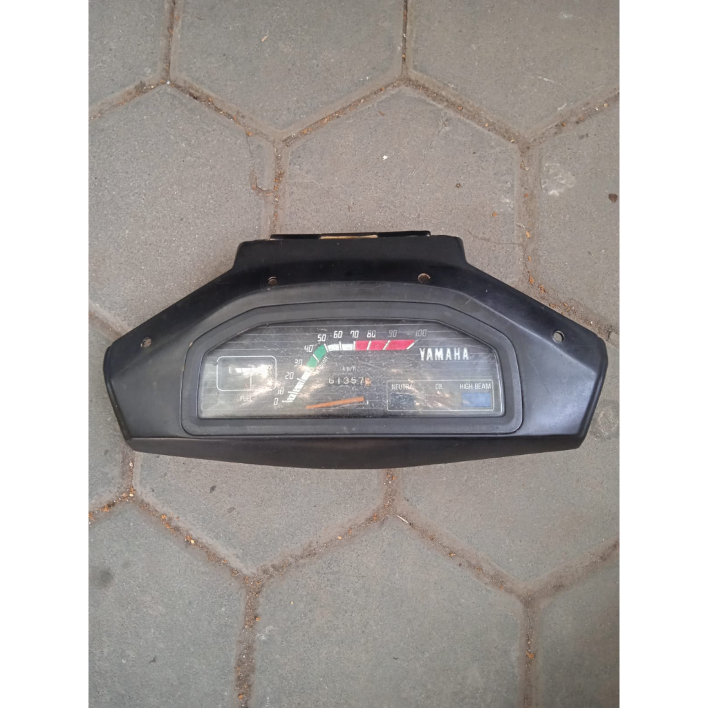 batok totok kepala bagian atas plus speedometer motor Yamaha V80 superdeluxe original copotan
